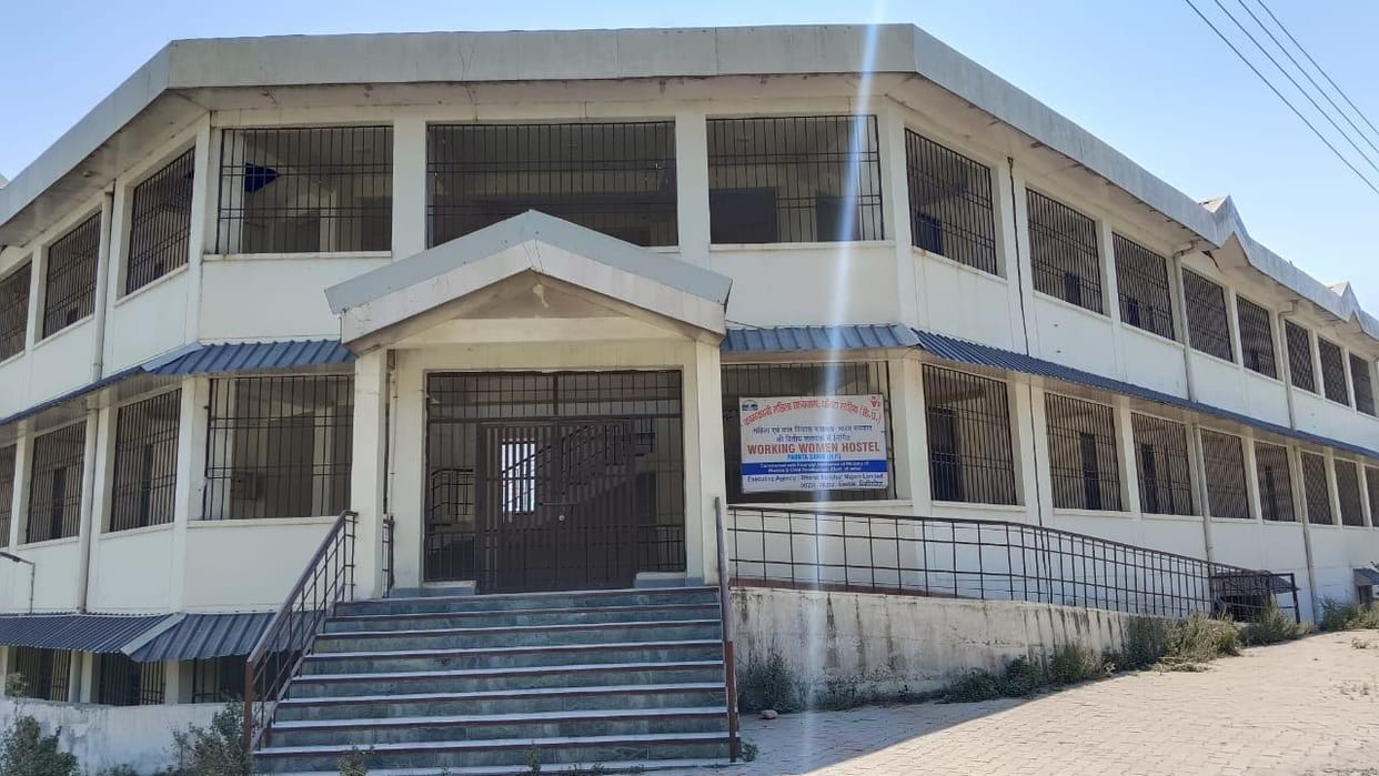Workers women hostel building built with Rs 3.44 crores, women are not getting benefits, Paonta Sahib