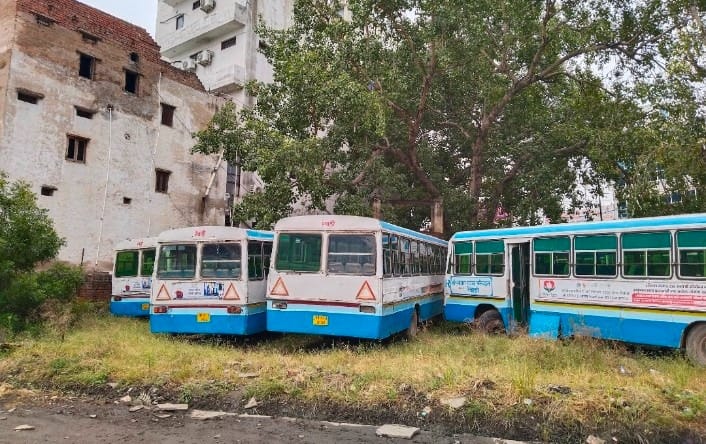 72 condom buses parked in the depot will be auctioned