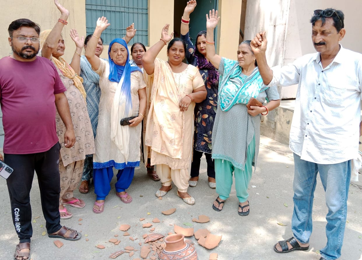People upset over non-availability of drinking water protested by breaking pots.