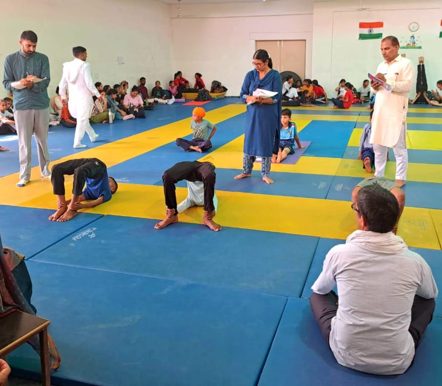 Aina and Hanni stood first in the district level Yoga Olympiad