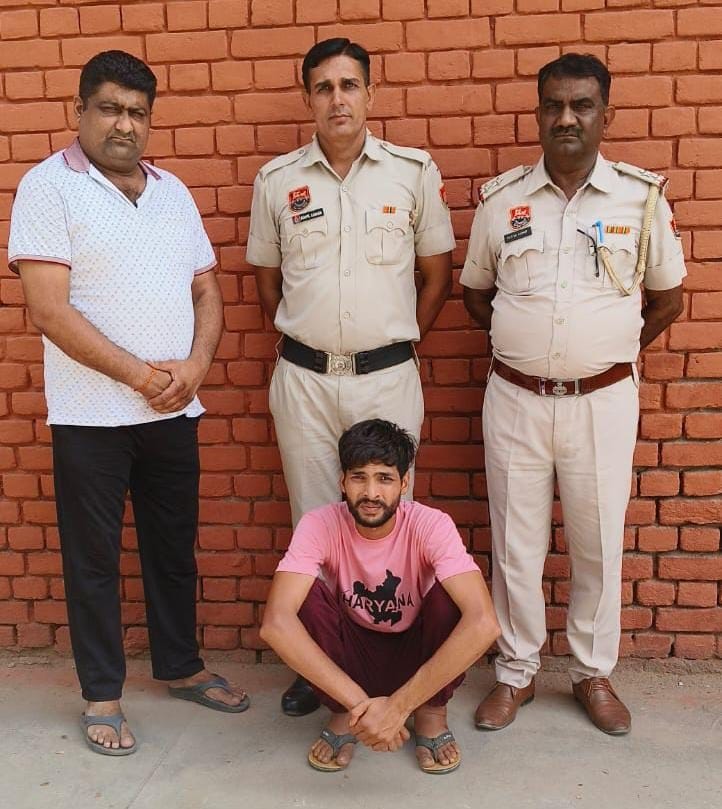 Accused of killing wife by cutting her with an axe, arrested