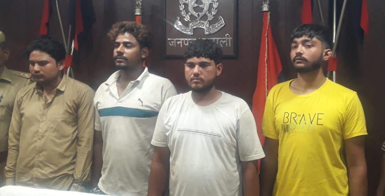 Four miscreants arrested for robbing a bag full of jewelery from a jeweler