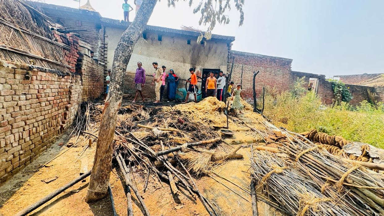 Fire breaks out in hut, three cattle burnt