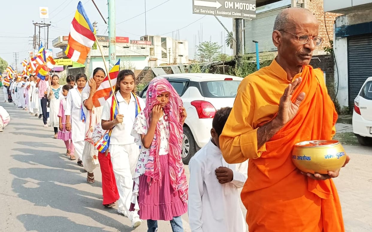 Dhamma followers took out a yatra and gave a message of peace.