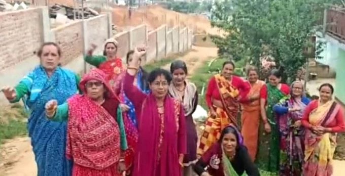Demonstration of women demanding construction of drain in Chhamania