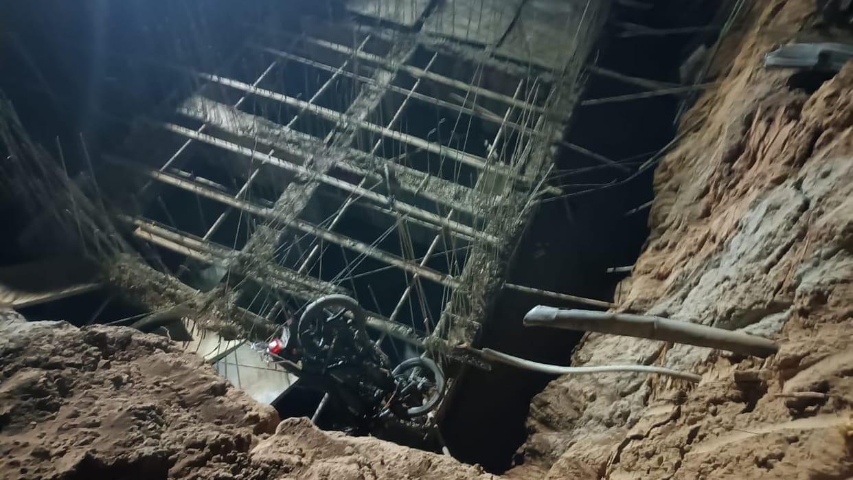 Brother-in-law riding a bike fell from the under-construction bridge, brother-in-law died in hospital