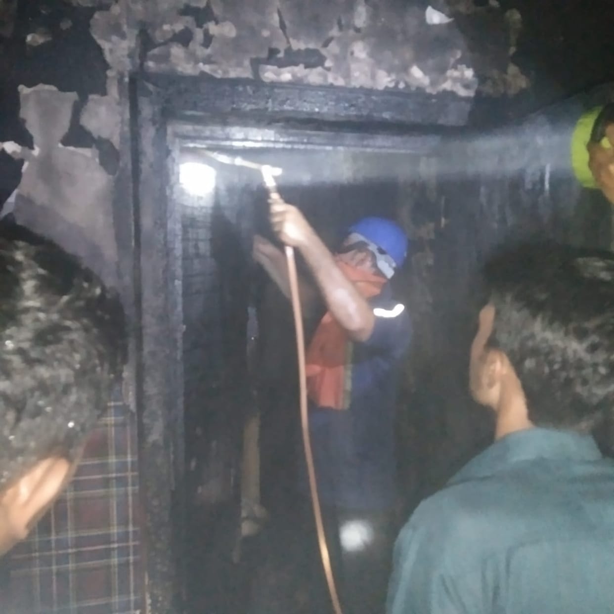 Fire broke out in former MP Dumpy's farm house, household goods worth lakhs burnt