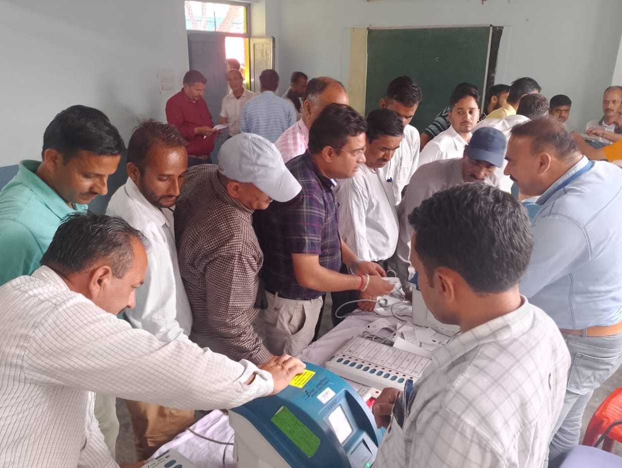 election officers in saranha school learnt about duty