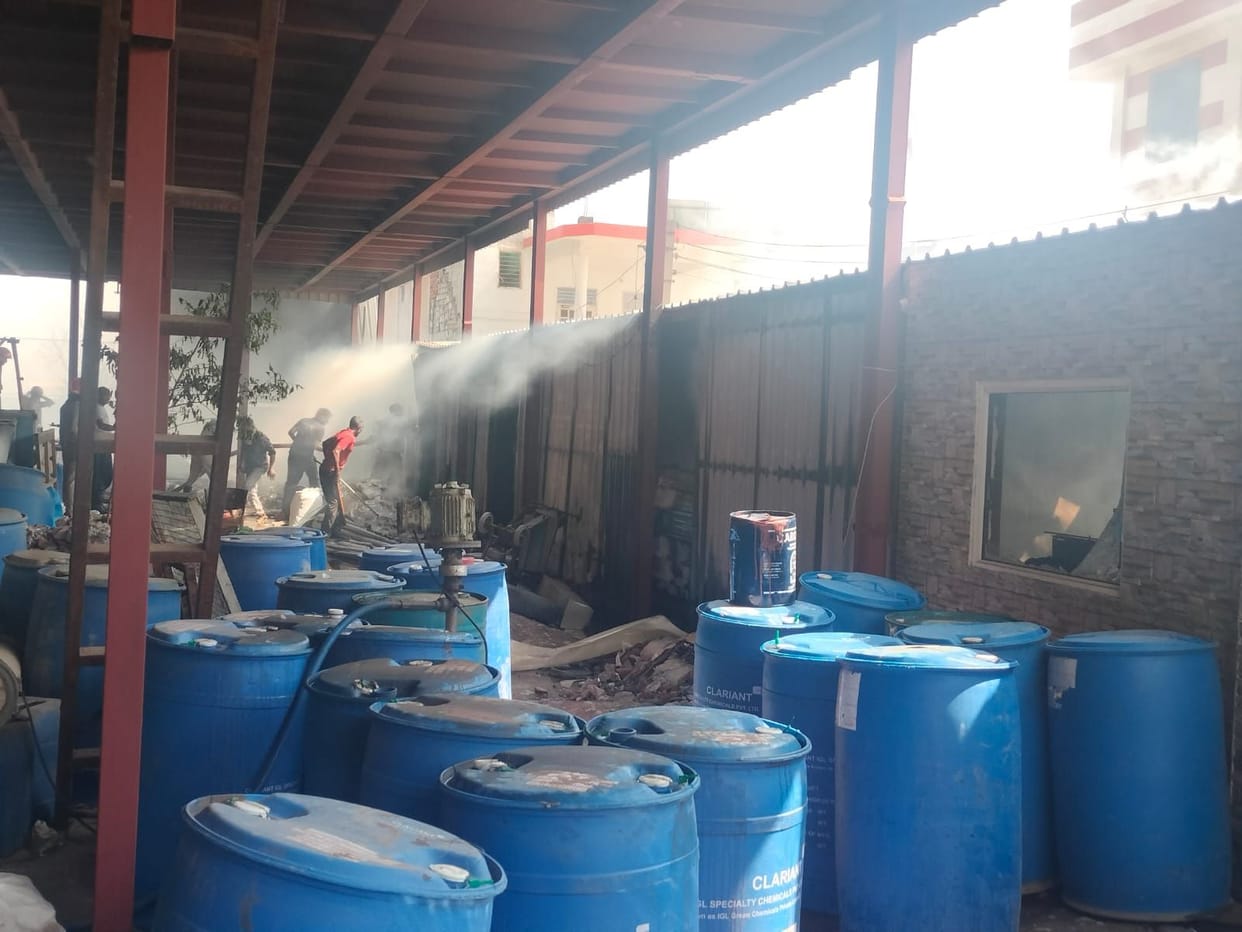 In the scrap yard of the pharmaceutical company

Fire broke out, loss worth Rs 2 lakhSearch for this on Goo