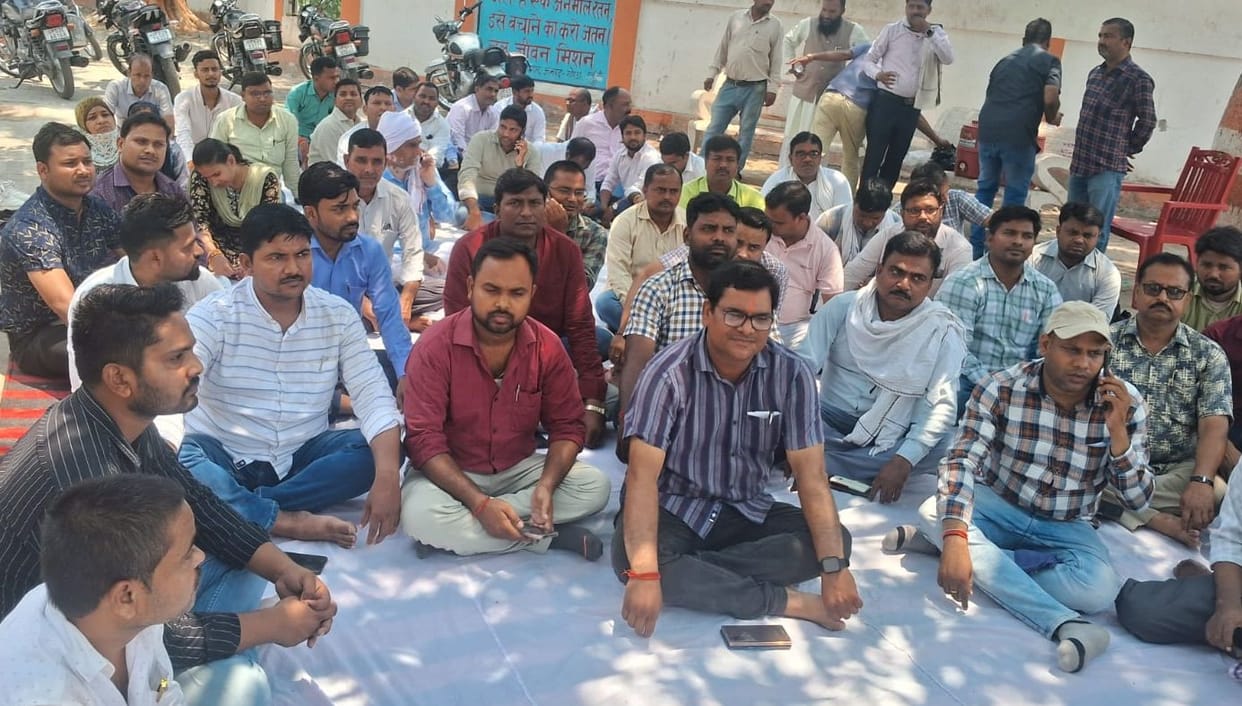Pradhan's husband beats up secretary, protests take place