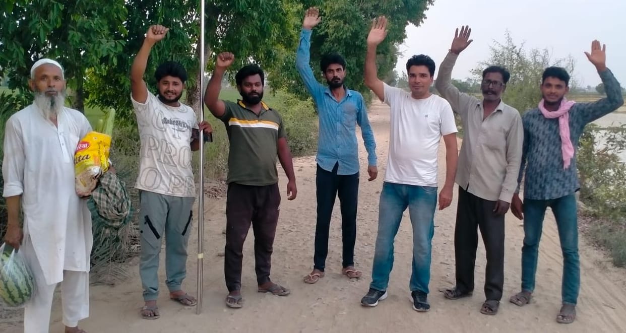 Villagers demonstrated on demand for construction of bad road