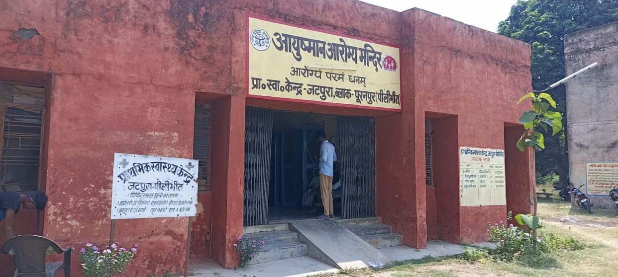 There is no electricity connection in the PHC of village Jatpura.