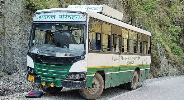 Transport Corporation buses again stopped working in Ghatasani and Urla, passengers got worried