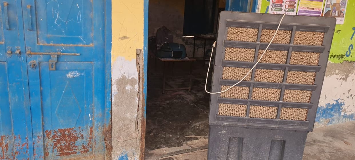 Voting center made in old school without boundary wall