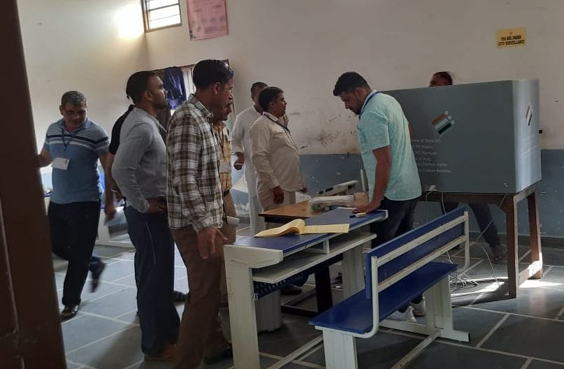 Lok Sabha elections: Machines broke down, voting started late