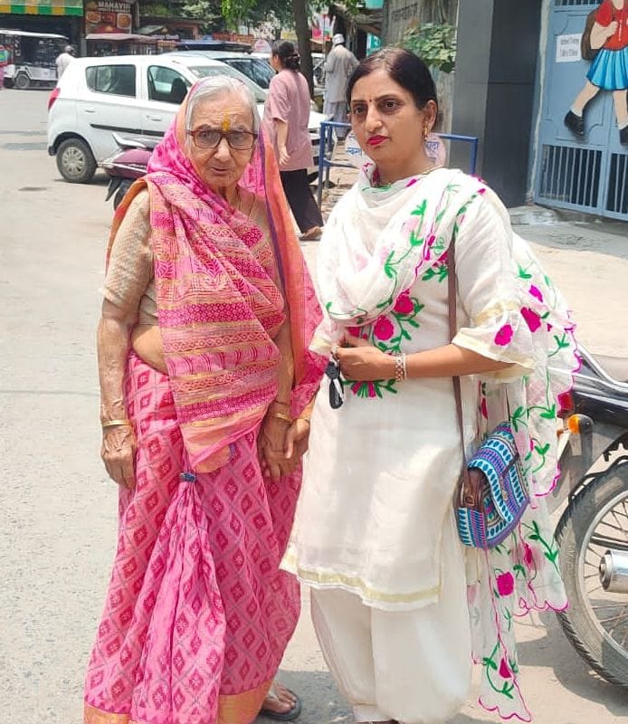 Disappointment: Elderly woman came to vote with enthusiasm, name not found in the list