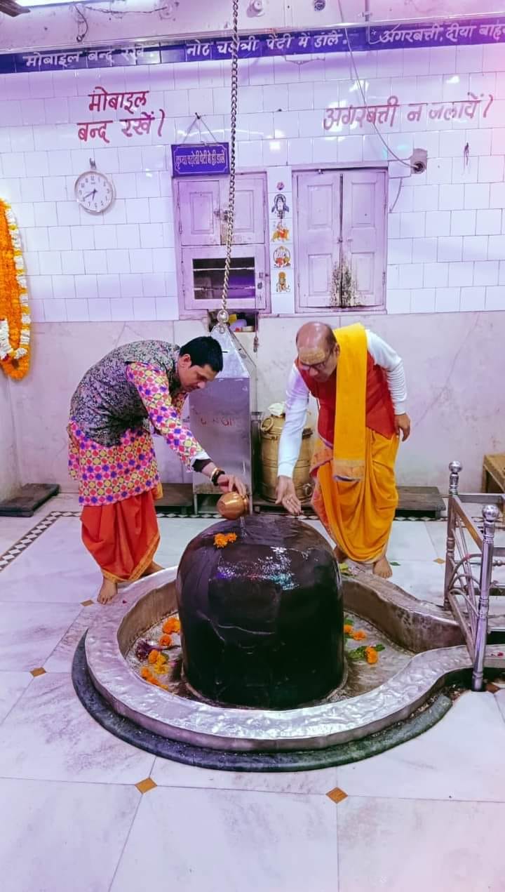 The team from Bhopal inspected the construction of a grand corridor in Jageshwar Dham Bandakpur.