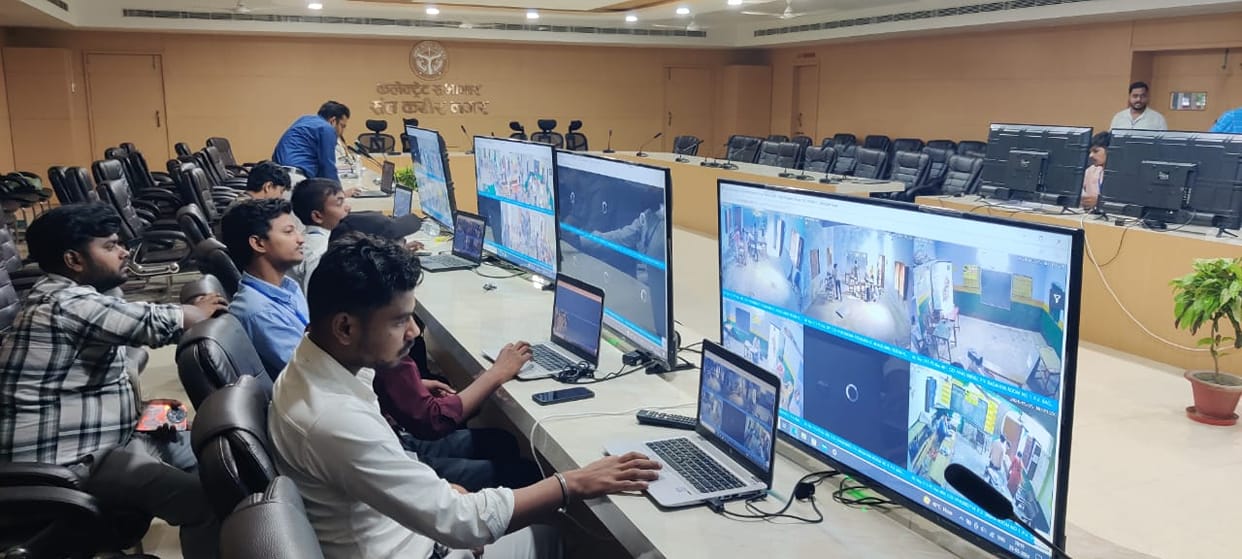 Control Room: At some places booth capturing and at some places information about EVM malfunctioning kept coming.