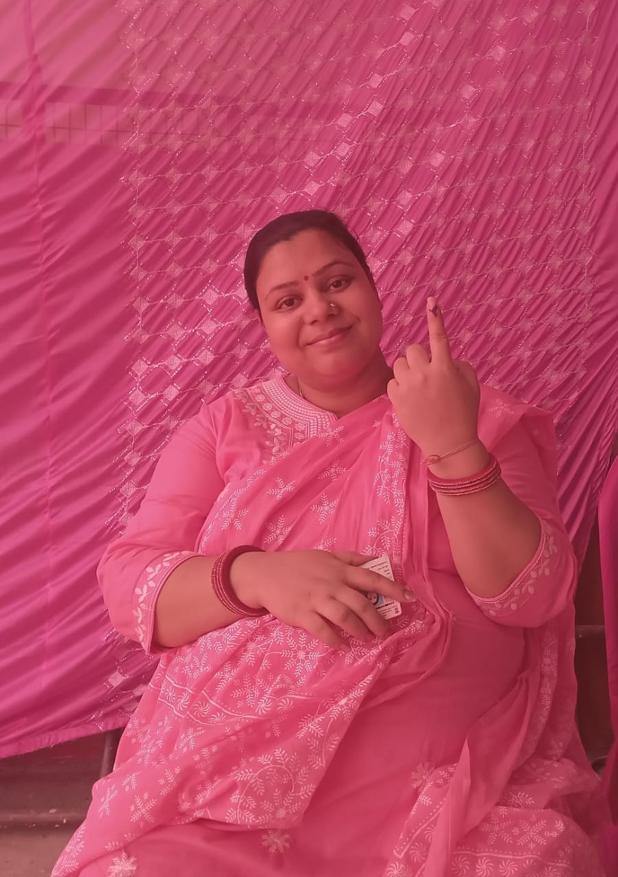 Pink booth became the center of attraction, women showed enthusiasm