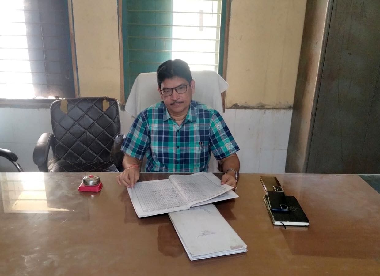 CDO saw the condition of Sadar Block, found 13 employees including BDO absent.