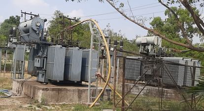 Amethi News: ट्रिपिंग और अघोषित बिजली कटौती ने उड़ाई सभी की नींद Tripping and unannounced power cuts gave everyone sleepless nights.
