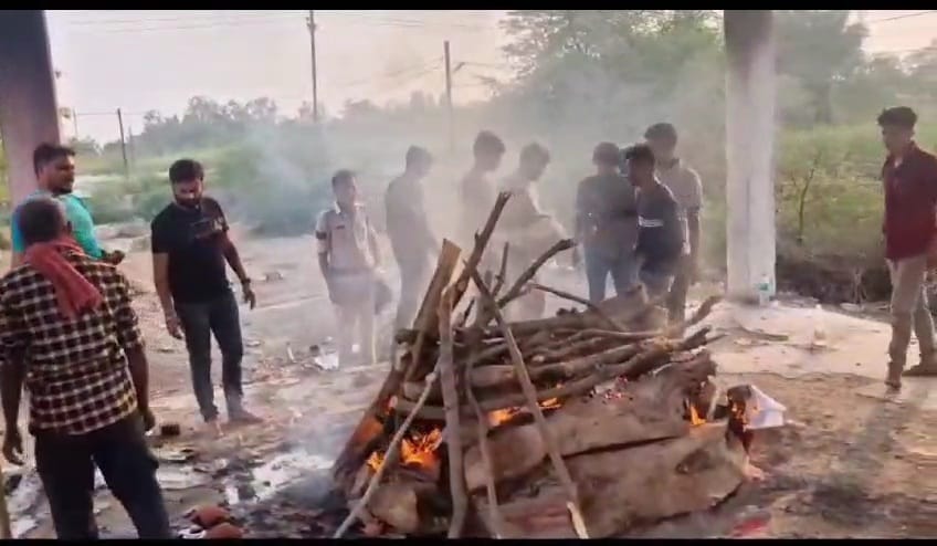 A helpless old watchman died during treatment, youth fulfilled their duty of humanity