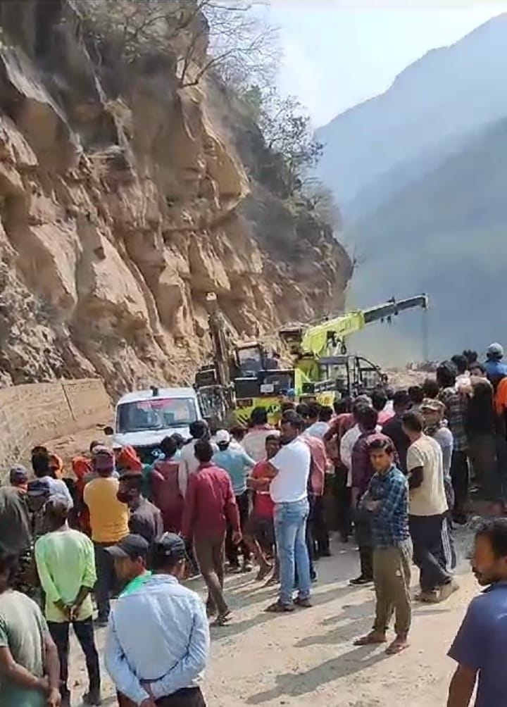 Debris fell on Poklane, operator died