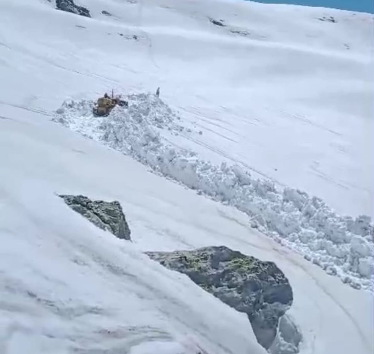 Snow remains to be removed from seven km road, Chamba-Pangi road will open after ten days