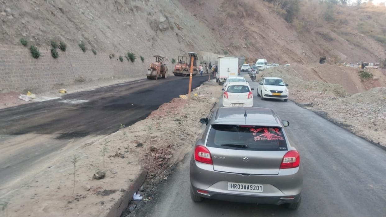It will be due to dust and soil at Chakkimod 

Rescue, tarring work is being done by the company