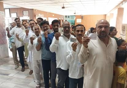 यूपी: अंतिम चरण की 13 सीटों के लिए कल से थम जाएगा चुनाव प्रचार, पीएम मोदी और योगी की प्रतिष्ठा दांव पर UP: Campaigning for 13 seats in the final phase will stop from tomorrow, the reputation of PM Modi and Yogi is