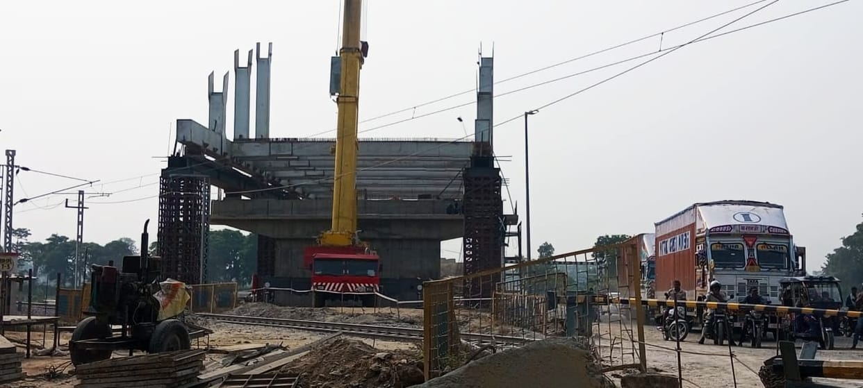 Fardhan and Gola railway crossing will be closed from 12 o'clock tonight