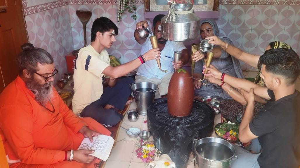 Ekdant Sankat Chaturthi worship took place in Shri Markandeshwar Mahadev Temple.