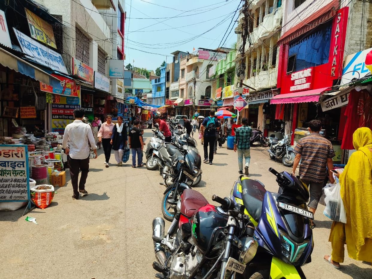 People troubled by randomly parked vehicles in Simalgair