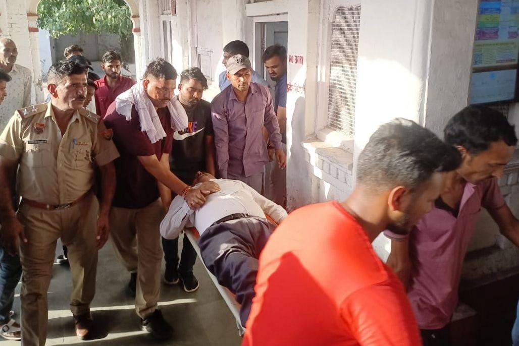 Clerk who was booking tickets at the railway station died, broke the door and took him out
