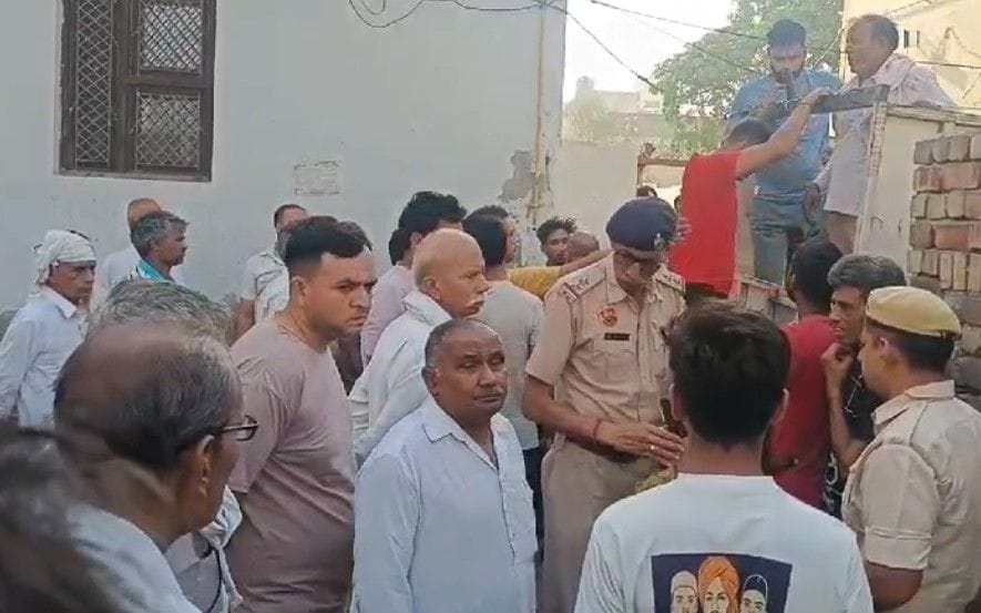 Dead body of a youth found hanging in the verandah of the house