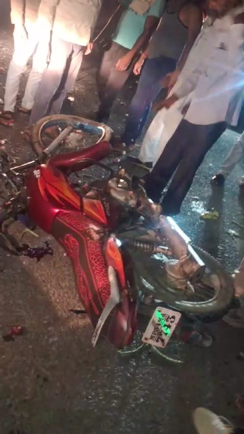Youth riding a bike was hit by an unknown vehicle, died in hospital