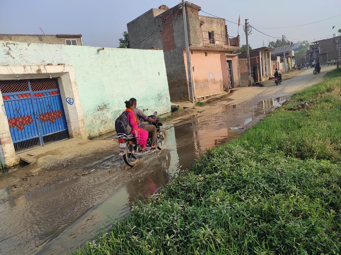 Dirty water filling the main road in Dhanwa, villagers worried