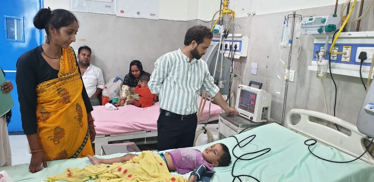 Girl dies of fever, 25 admitted