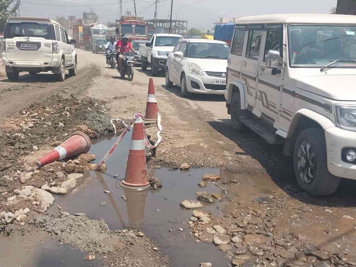 CETP pipe broken, jam on Baddi, Barotiwala road, Solan