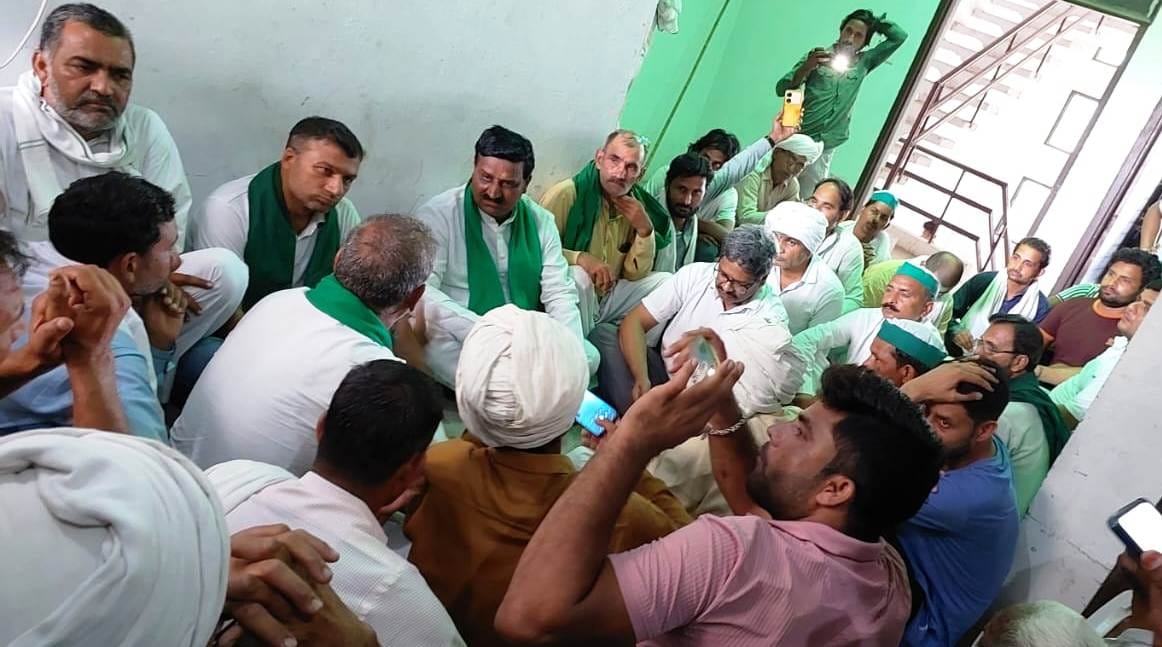 BKU workers surrounded XEN and staged a sit-in