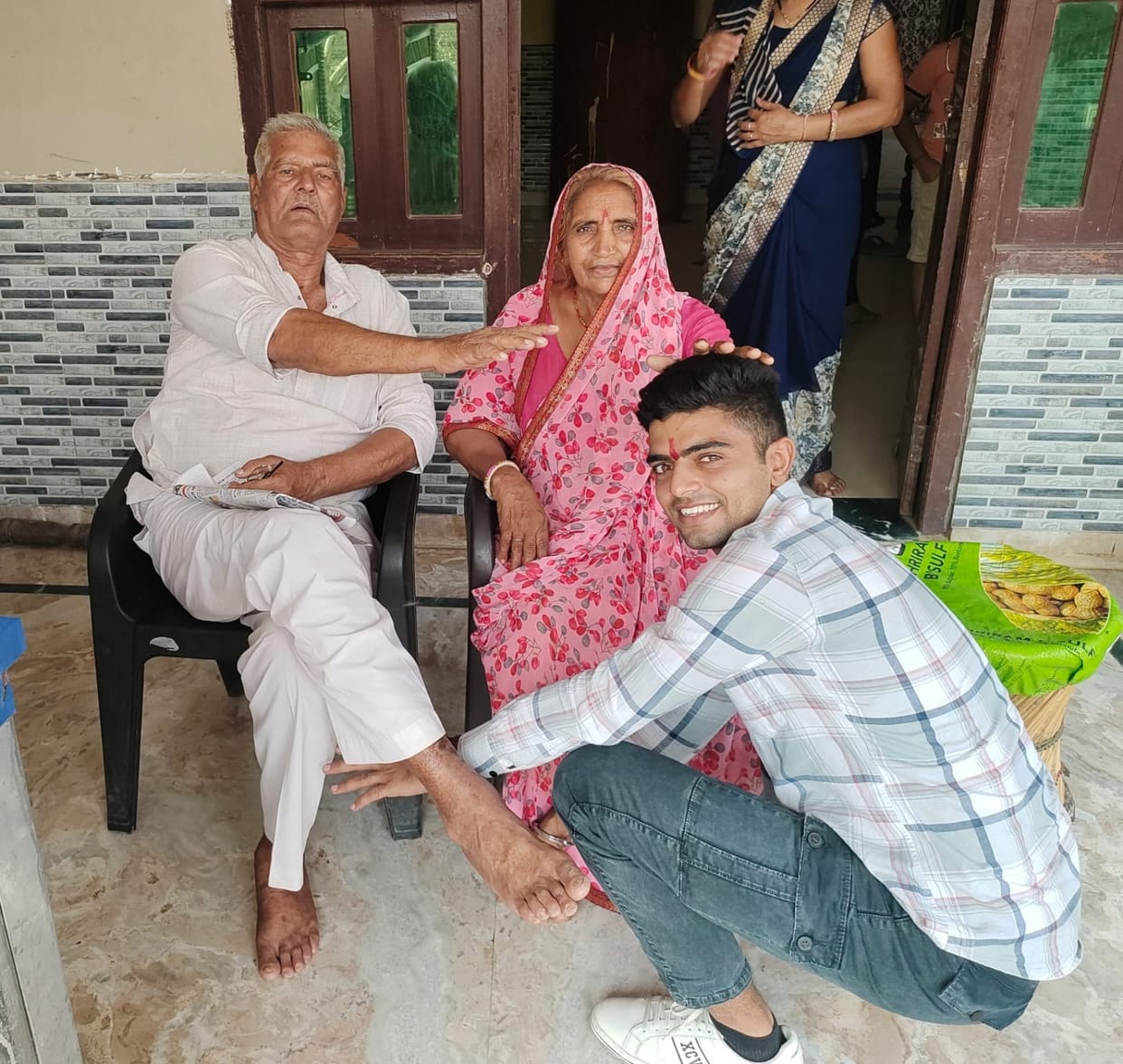 Captain grandfather gave wings of courage and grandson fulfilled his dream by becoming a lieutenant.