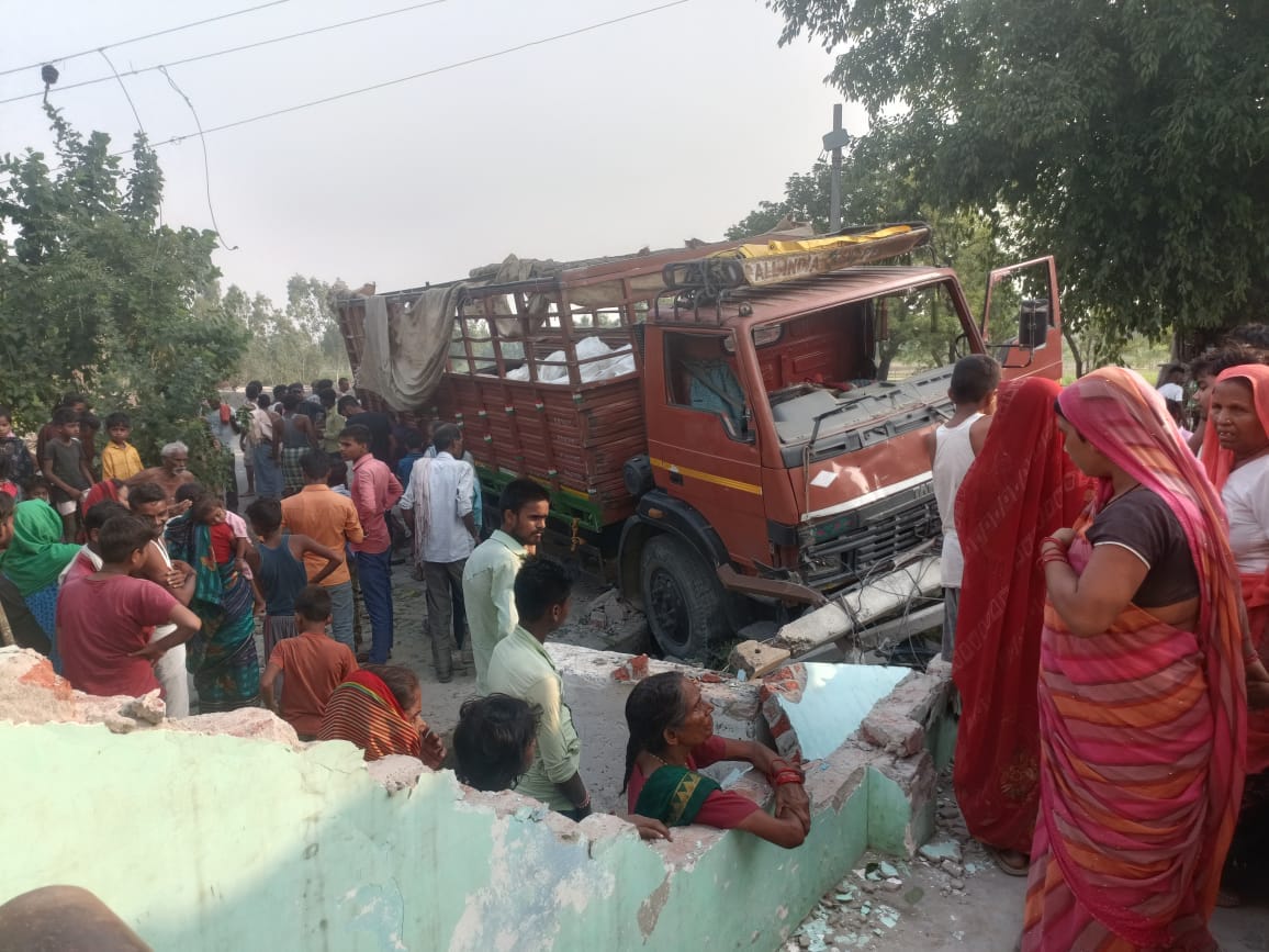 Uncontrolled DCM entered the house, driver injured