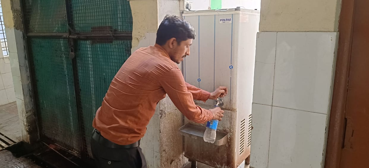 Delhi: Lakhs of workers of 612 factories are yearning for drinking water