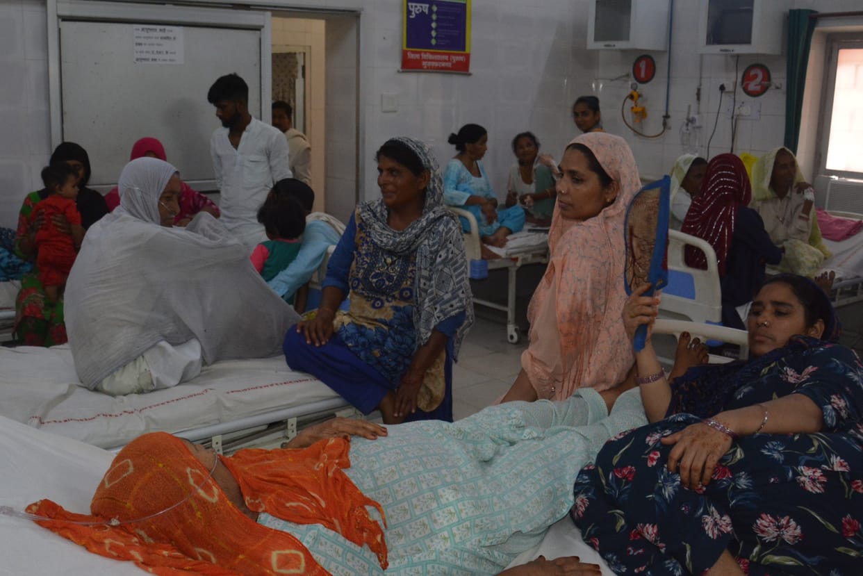 Two adults and three children were laid on one bed.