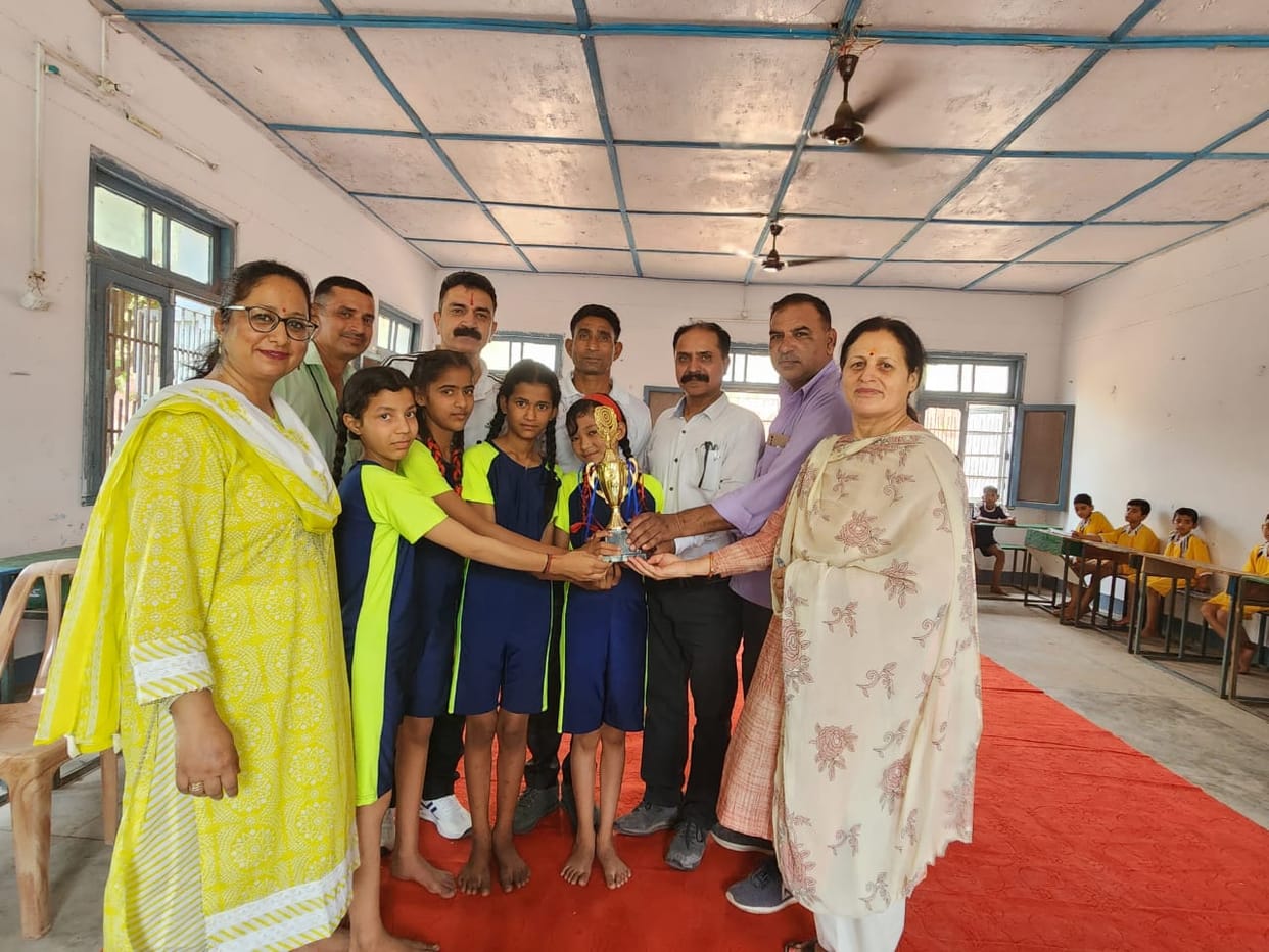 four girls of moginand school will participated in district yoga olympiyaad