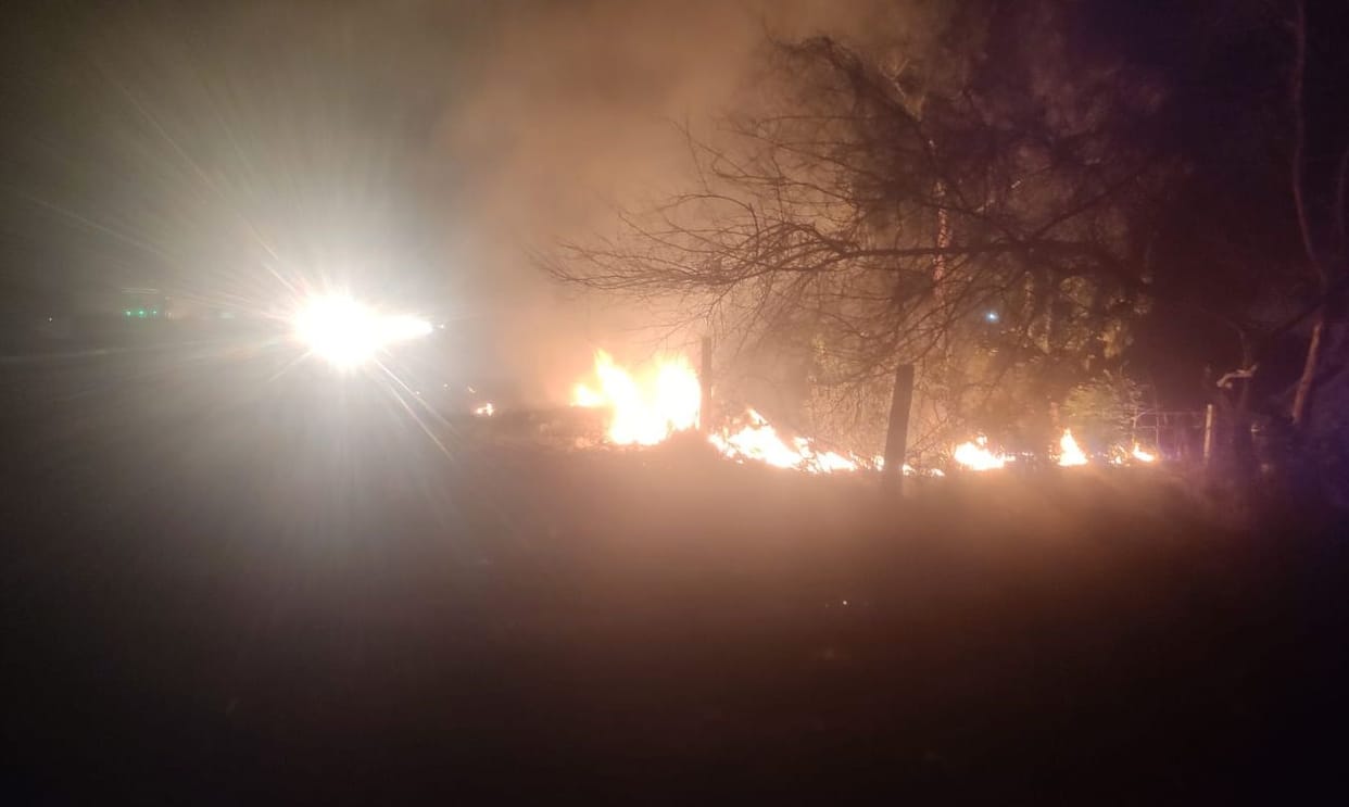 Fire of wheat straw starts reaching the highway, may cause a major accident