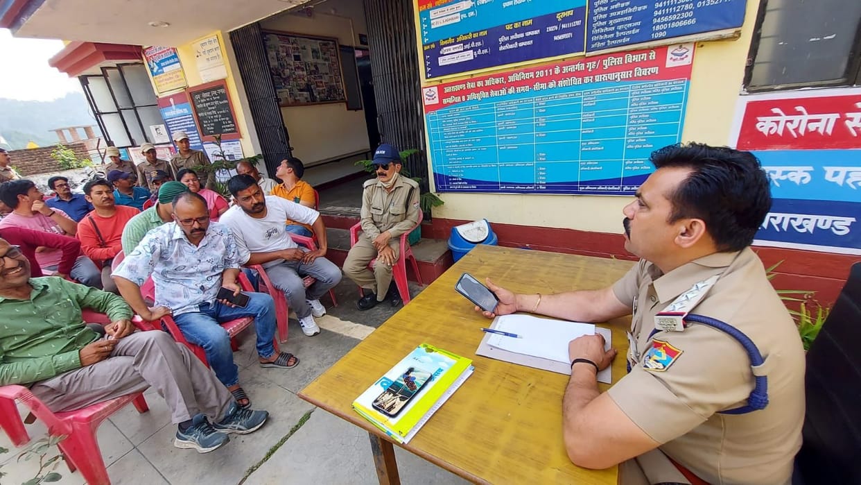 Action will be taken against vehicles parked on the roadside during school time