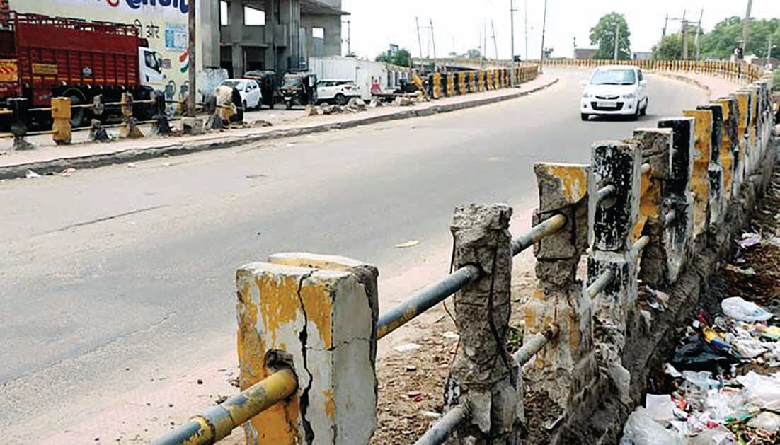 Use of Loharu Road old railway overbridge closed, vehicles will move through Devsar octroi gate and bypass.