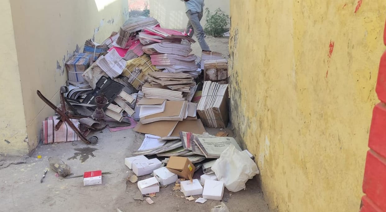 Employees burn records at CHC Dahagwan, spread pollution