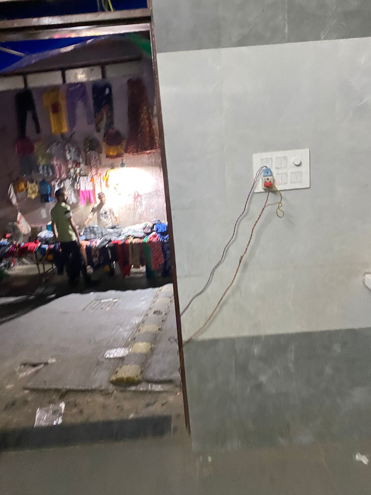 Street vendors are snatching electricity from government buildings